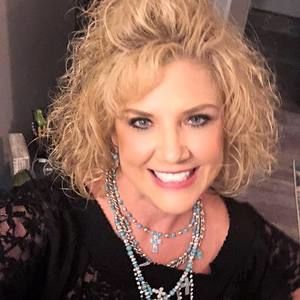 Meet your Posher, Deena